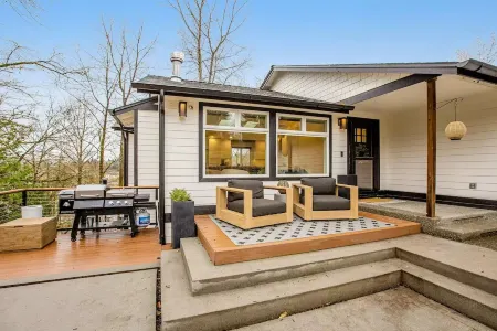 Newly Listed! Rare Modern Luxury in Milton