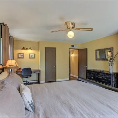 Elkchanted Inn Pine: Fully Fenced Backyard, Spacious Cabin in Woods w/King Bed