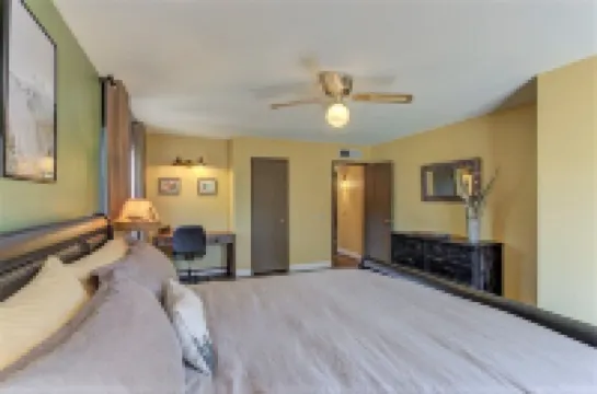 Elkchanted Inn Pine: Fully Fenced Backyard, Spacious Cabin in Woods w/King Bed