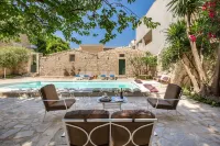 Villa for 12/14 people garden, pool, bbq, 100 meters from the sea, A / C, wi-fi - 수영장