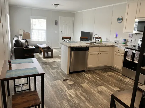 Just minutes from Hill Creek Park and marina with room for your boat.