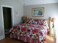 Cozy Retreat. 1 Bedroom House,  Welcome!May 1st -Nov 1st  Internet & Wifi