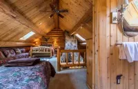 Kresge Luxurious Grand Cabin At Stratton and Bromley Mountains, up to 6 guests.