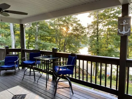 Lakefront home near Mammoth Cave