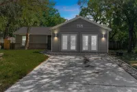 Adventure Coast Modern; 3/3 Pool w/ Firepit and Outdoor Dining Area