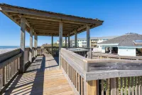 ~New Openings~ Tropical 2 Bed 2 Bath, in an Oceanfront Complex with 3 Pools