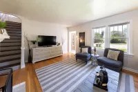 Experience Caldwell Charm/Visit the Wineries at this Historic 4 bdrm House+ WiFi