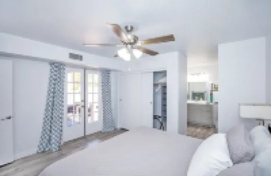 Entire - Pristine & Modern Condo