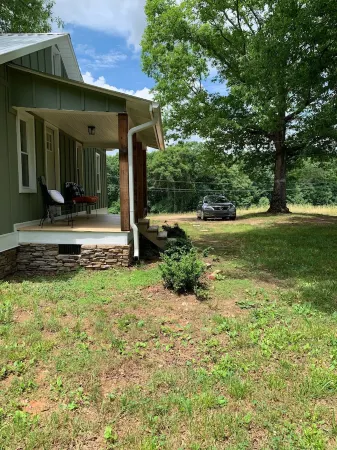 Cozy Cottage near the Dan River