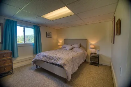 Cozy renovated barn apartment on first floor