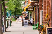 Downtown Vintage Studio W Backyard & Grill••WALK to Downtown, CC, Parks & Venues - Apartments