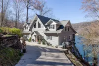 Premium 5 Bedroom 4 kings/ 6 Twins LAKE FRONT Home...BOOK JUNE PROMO DEALS NOW!