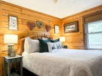 Mountain Song Log Cabin /Starlink Wifi, Trout Stream🐟, Near I-77 & BR Parkway🌄