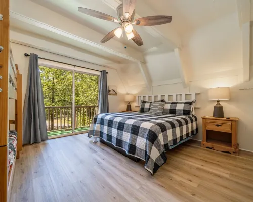 Woodsy Cabin Perfect for a Couple or a Group! Hotels in Hot Spring County
