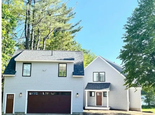 4BD 4.5BA Pet-Friendly Riverfront Home Hotels in Saco