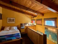 Pristine Custom Cottage, Grand Piano, Massage Studio on Site Hotels in Addison County