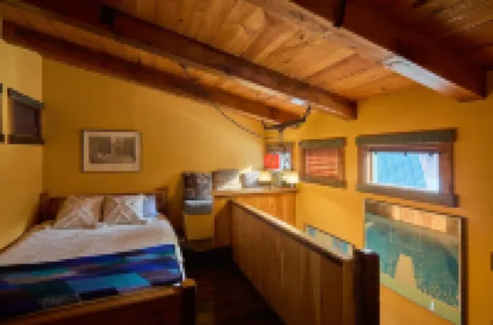 Pristine Custom Cottage, Grand Piano, Massage Studio on Site