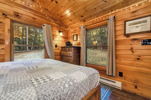 Cozy riverfront cabin on Ossipee River