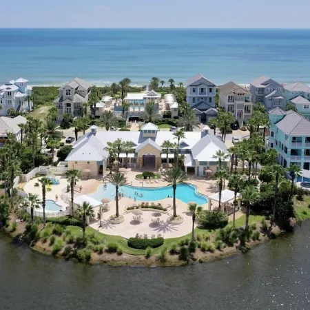 Palm Coast Paradise - 5Br 4BA, Private Pool, 1 Min Walk to Beach, Family Retreat