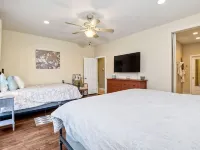 Secluded Home, Sleeps 11+  Solar Heated Pool.  Hot Tub Spa,  9 Miles to Beach Hotels in Vista