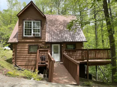 Mountain Hideaway in the heart of Red River Gorge Kentucky Reptile Zoo附近的飯店