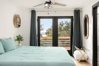 Couple's Lake View Getaway! - Kayaks, Paddle Boards + Pet Friendly -