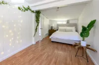 New! Trail-side Haven Retreat! Pet friendly Отели в г. Север Хейвен