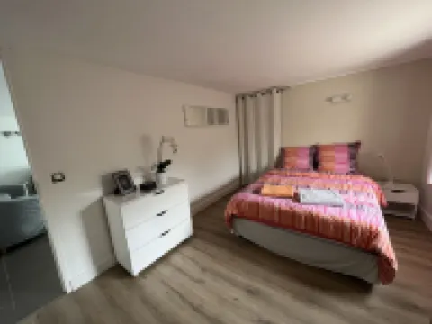 Air-conditioned apartment - All comforts - with garden and parking space