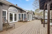 Waterfront Lakehouse with Dock, Kayaks, Paddleboards, Hot tub
