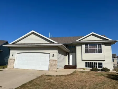 Spacious 3 bedroom home near the Barefoot Bar