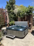 Updated Mid-Century beach house --10 minute walk to the beach
