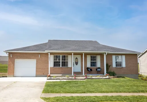 4 Bed, 2.5 Bath, 3 KING BEDS on a Private Lake with Dock!  Family Friendly Hotels in Crittenden