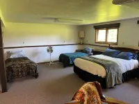 Charming studio, lower lever of the Northstar Getaway in peaceful Warroad