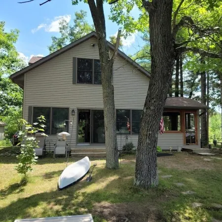 Lake home close to Nordic Mountain and area golf courses.