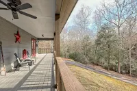 Beary’s Den where Chic meets Country in this Cozy Cabin