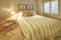 3 BR Luxury Family Retreat-Walk To Beach, Fireplace, Grill, Game Rm, Fire Pit