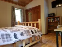6-Br Lake Cabin Near Eagle River Cabin with Great Fall Views! Utv to Trails!