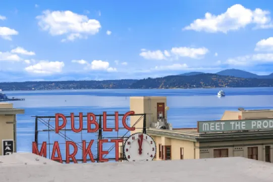 Get a Bird's Eye View Then Delve In Hotels in Pike Market District