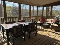 Boo Boo's Cabin - Charming Lake Front Cabin located 5 miles to Helen, GA!