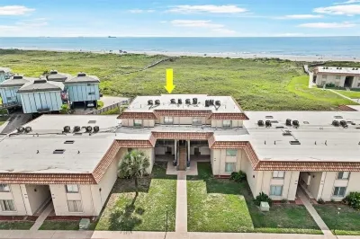 Coral Haven - Gulf Front Condo with beach views and boardwalk to beach Các khách sạn gần Deep Sea Headquarters