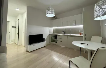 A&X Lovely and Central Apartment - 24H Self Check-In Отели рядом с достопримечательностью «Postbllok - Checkpoint Monument»