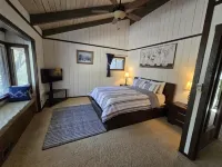 Cozy Upstairs Cabin w/Canal Views 45 mins to slopes & 10 mins to Rollins Lake