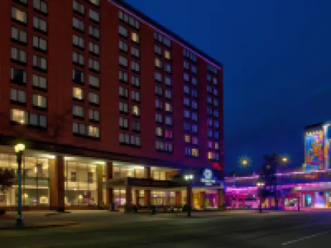 ダブルツリー バイ ヒルトン ランシング ランシングのホテル