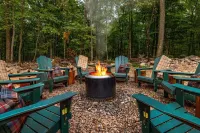 Unique & Luxe Gem: Hot Tub, Fire Pit, Office, Community Pool Hotels in Morgan County