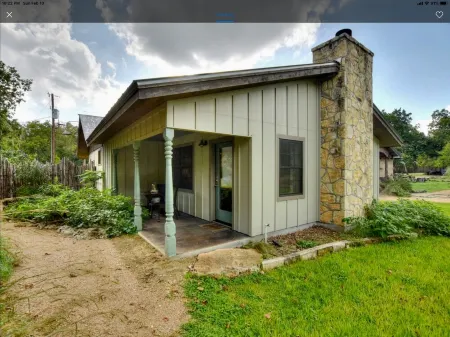 Bella Rosa Cottage - Stroll to Wimberley Square! Cypress Creek just steps away