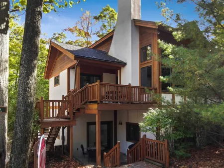 Freshly updated Luxury condo at Boyne Mountain Disciples Village.  616-822-4979