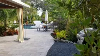 ⭐  Beautiful Private Backyard Resort Heated Pool/Spa Downtown & Beaches