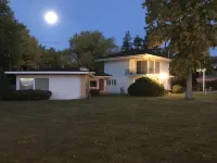 Be Our Guest at this Premier Property in Riverview 大瀑布城住宿飯店