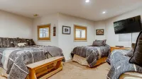 Cozy & Close-in Location, a True Ski-in and Ski Out Location! Great Snow!!