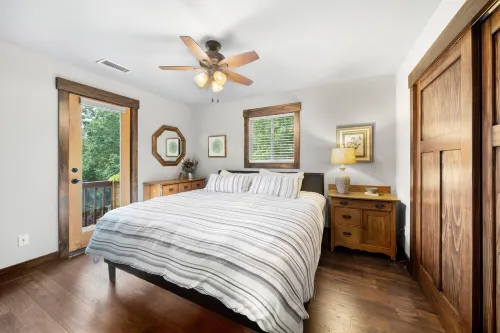 Great Location! Walk to Resort Amenities! Watch Golf from Deck! Pool Table!